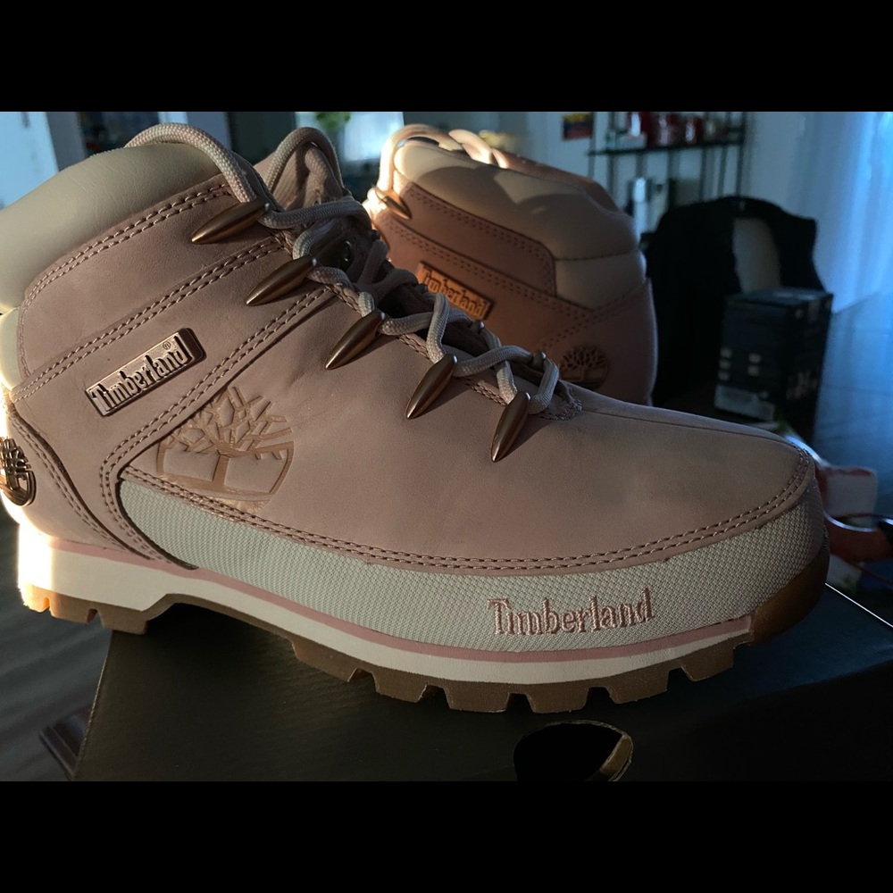 Brand new ... Timberland boots for Woman.